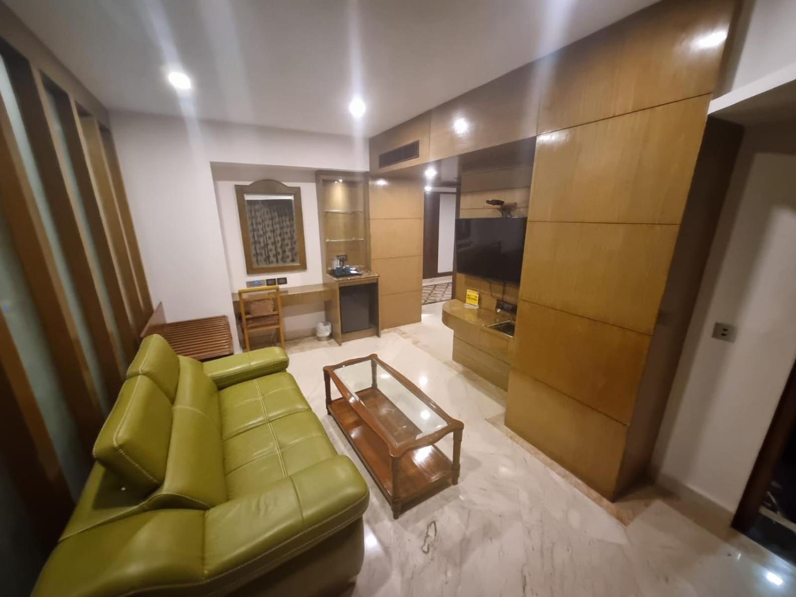 Hotel Benzz Park Ченнаї Екстер'єр фото