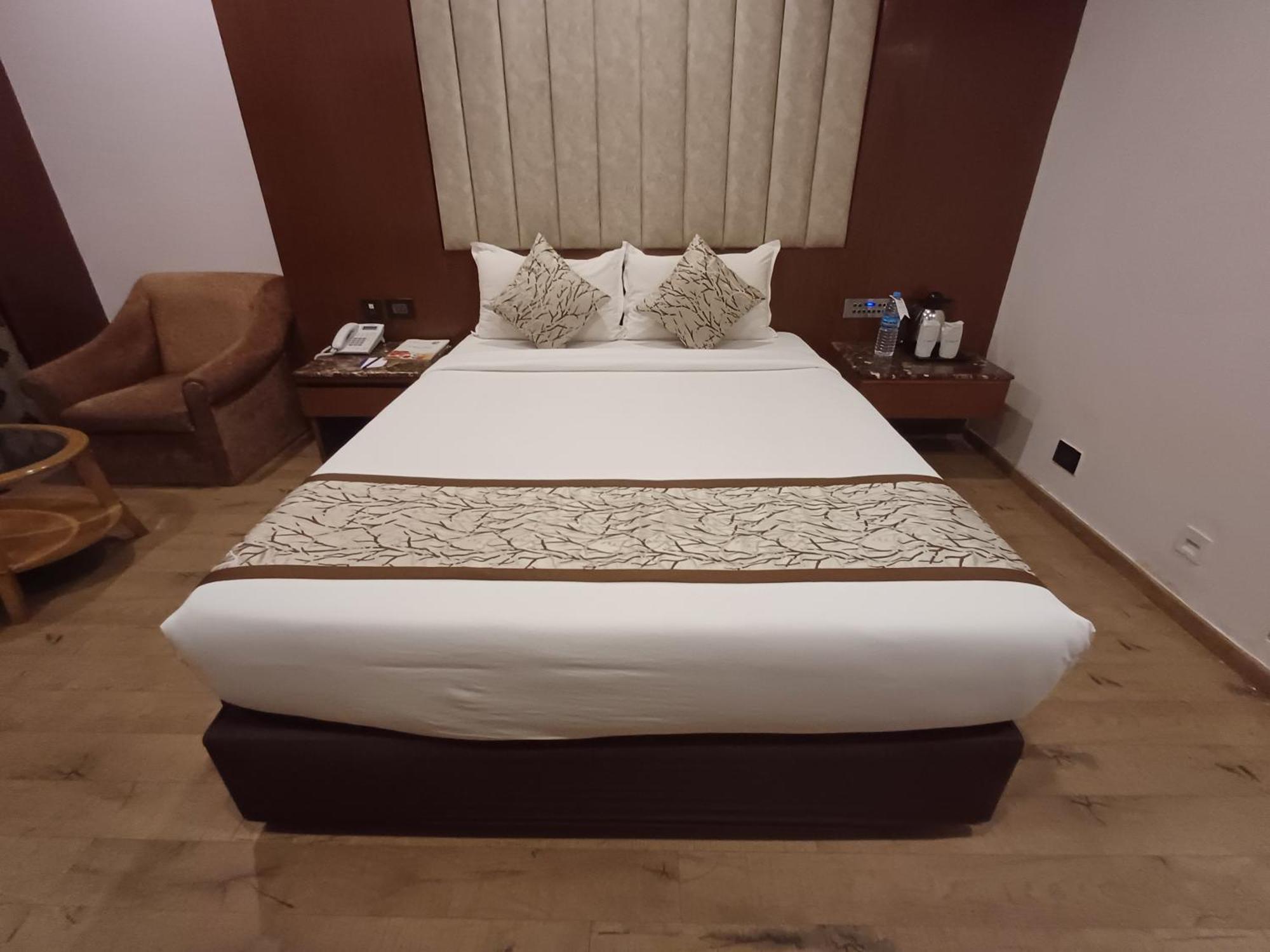 Hotel Benzz Park Ченнаї Екстер'єр фото