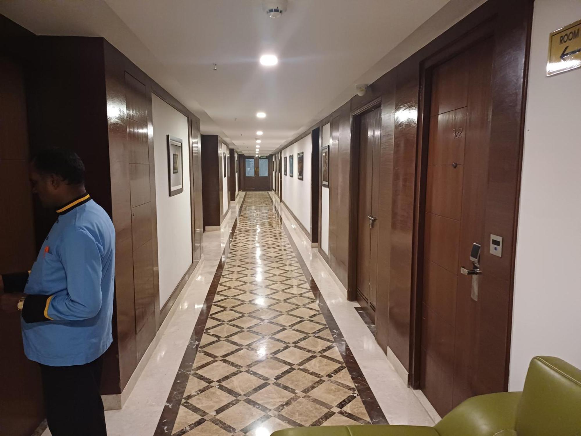 Hotel Benzz Park Ченнаї Екстер'єр фото