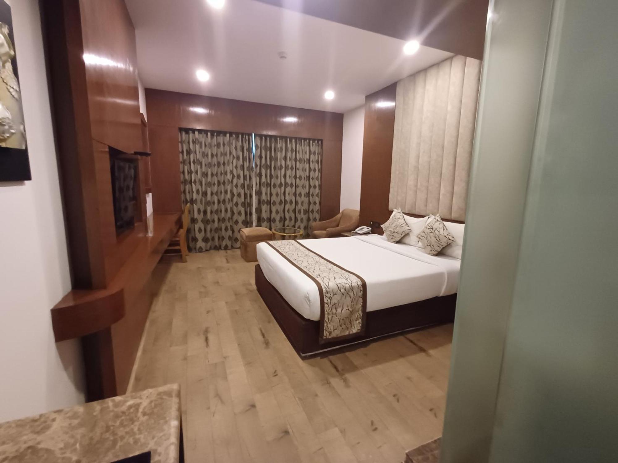 Hotel Benzz Park Ченнаї Екстер'єр фото