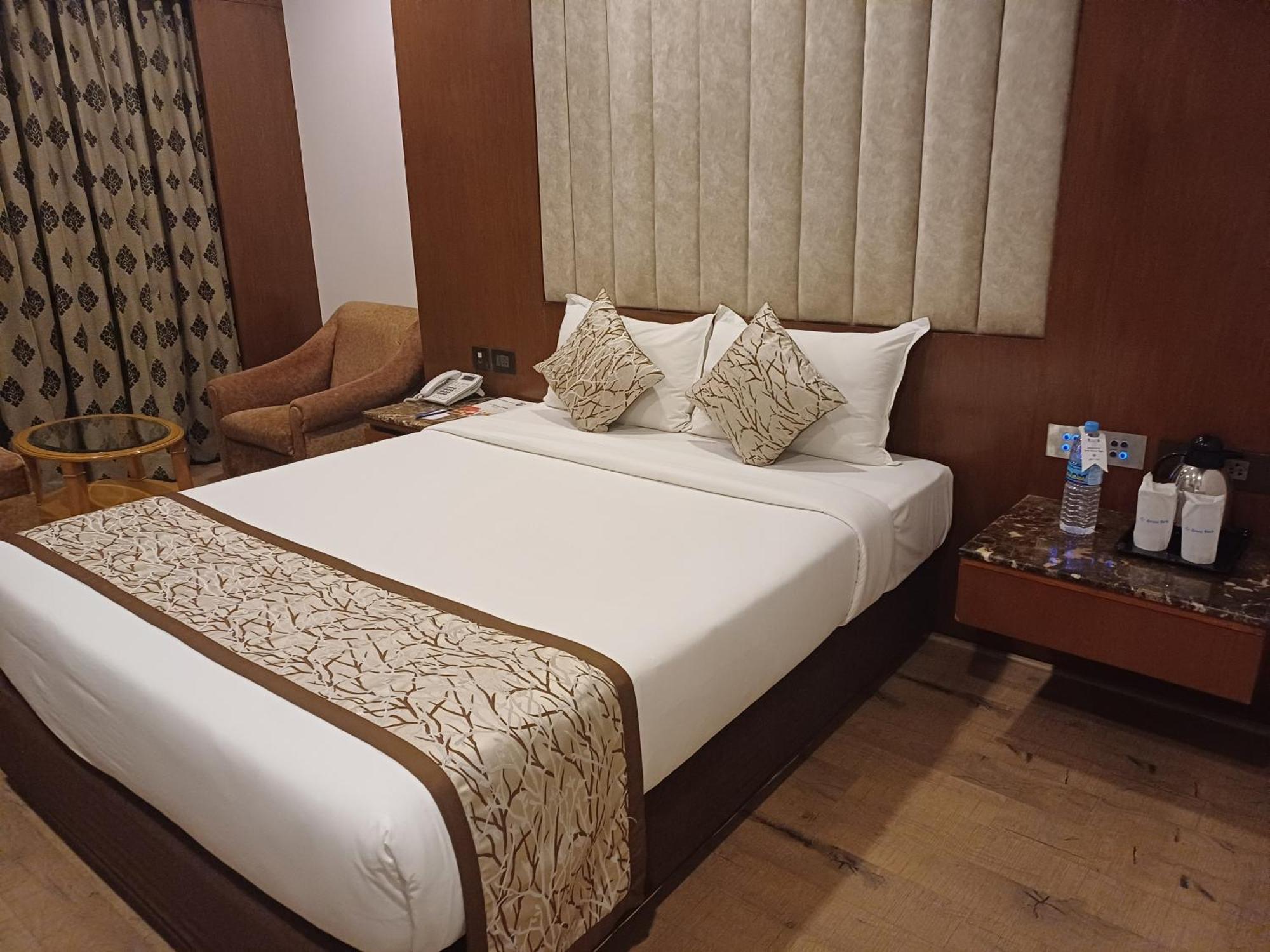 Hotel Benzz Park Ченнаї Екстер'єр фото