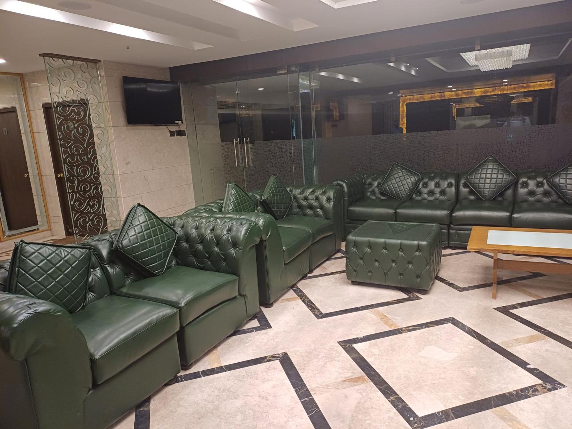 Hotel Benzz Park Ченнаї Екстер'єр фото