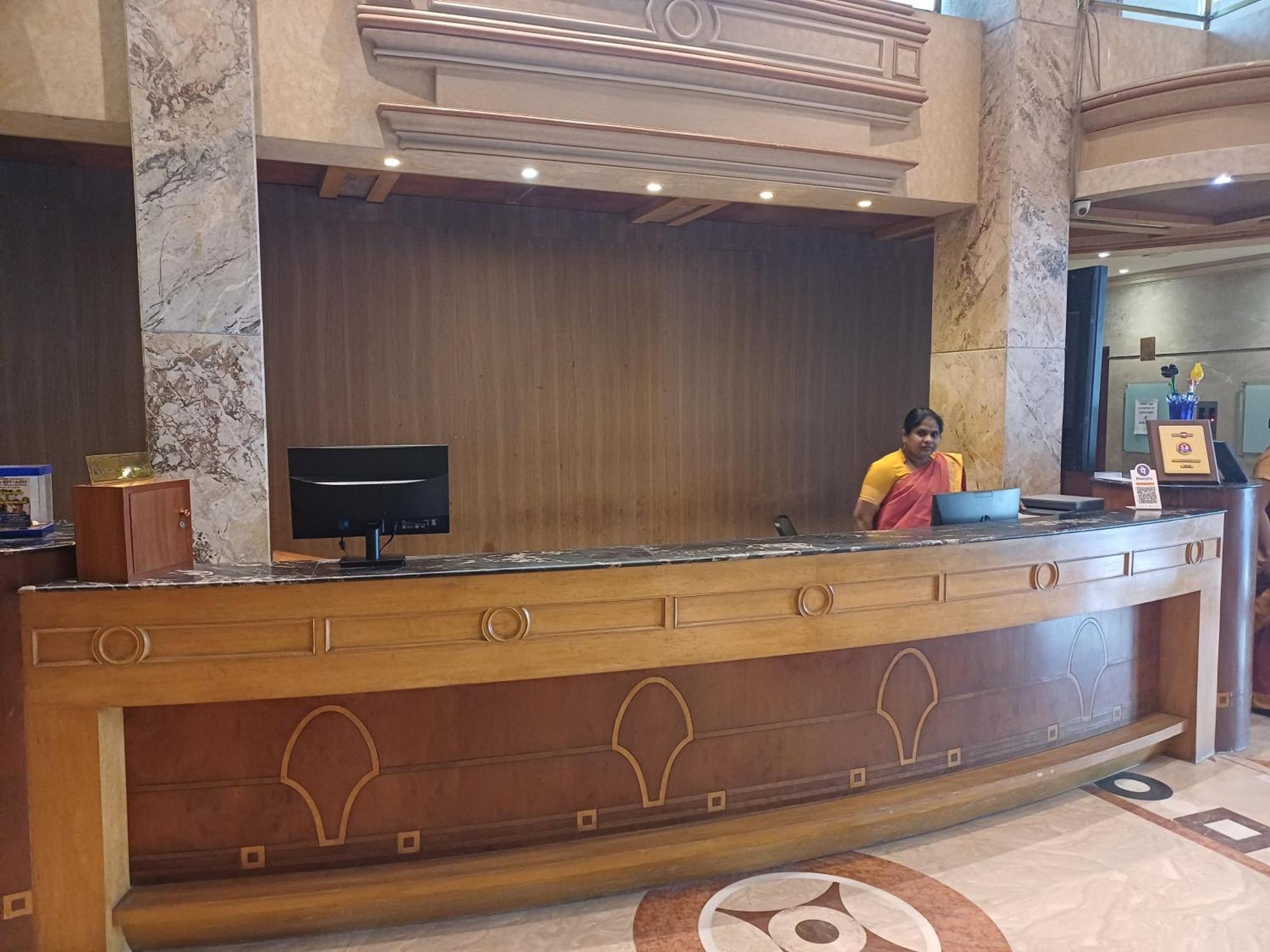Hotel Benzz Park Ченнаї Екстер'єр фото