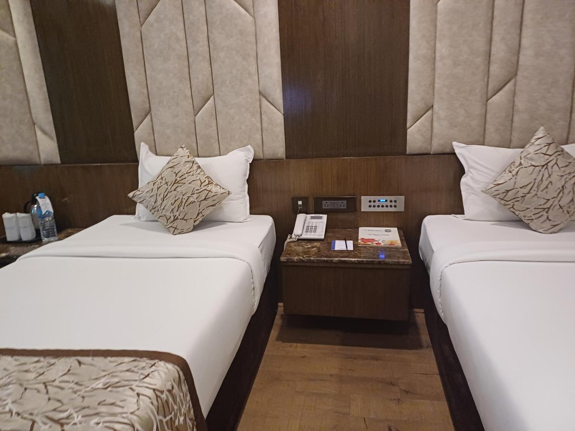 Hotel Benzz Park Ченнаї Екстер'єр фото