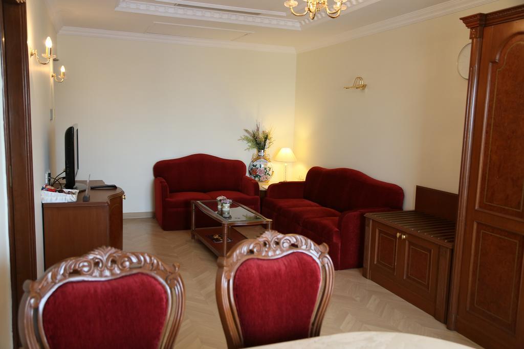 Hotel Benzz Park Ченнаї Екстер'єр фото