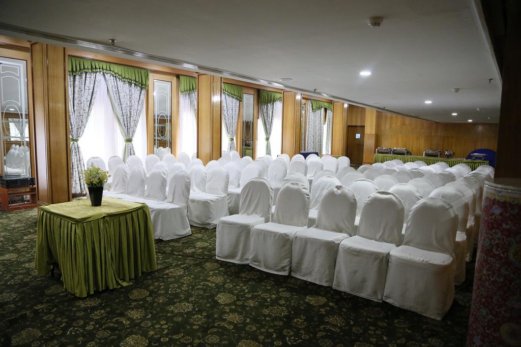 Hotel Benzz Park Ченнаї Екстер'єр фото