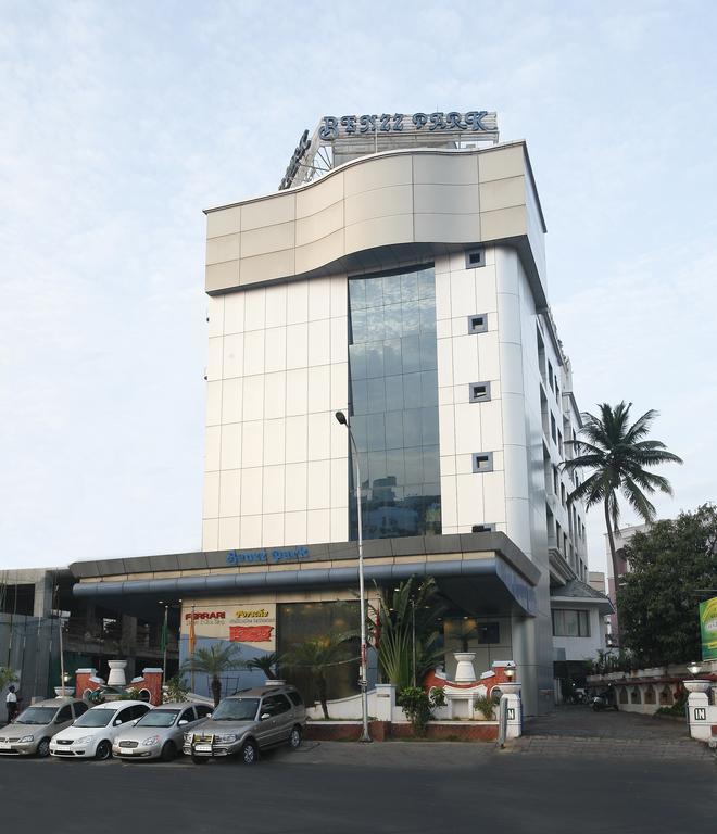 Hotel Benzz Park Ченнаї Екстер'єр фото