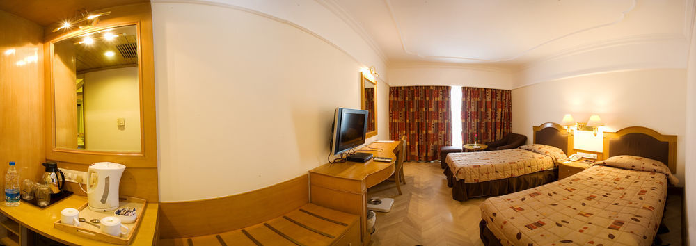 Hotel Benzz Park Ченнаї Екстер'єр фото